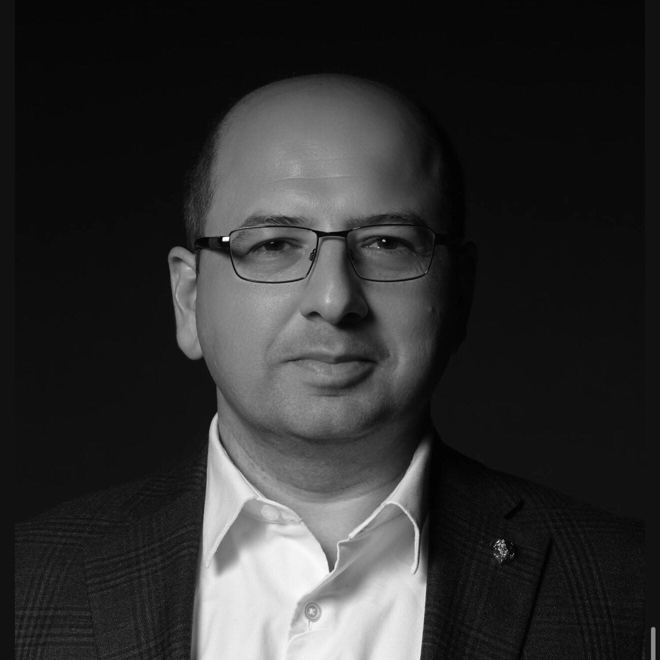 Amir Husain headshot in greyscale